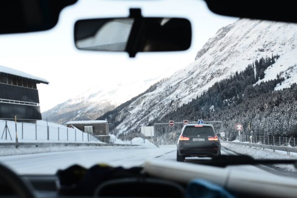 Kar yağışında aracı hasar gören sürücülere önemli uyarı