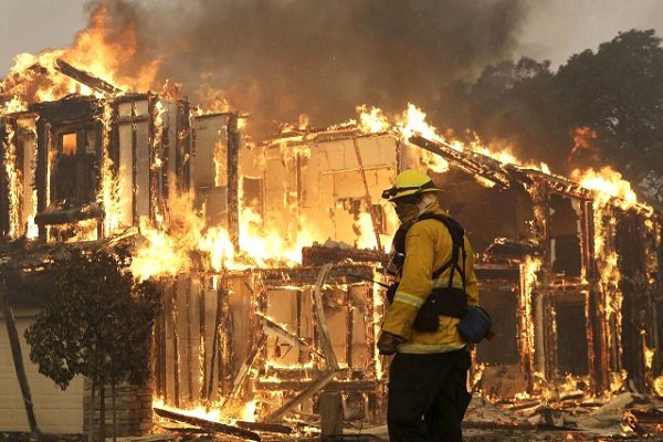 Kaliforniya'da çıkan yangınlar kontrol altına alınamıyor