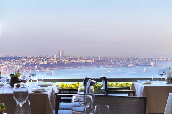 İstanbul lezzetleri Izaka Terrace'ta