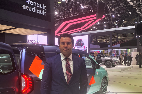 Renault elektrikli modellerini tanıttı