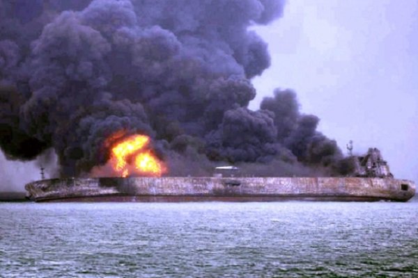 Çin'de tanker ile kargo gemisi çarpıştı