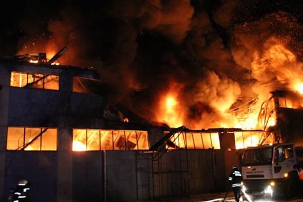 Fabrika yangınında 15 Milyon TL'lik hasar