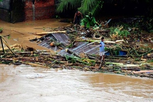 Endonezya’daki sel felaketinde 70 kişi öldü